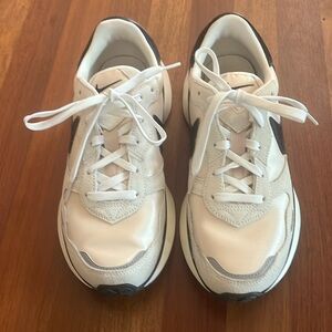 Women’s NIKE Shoes Worn Once! Size 9.5